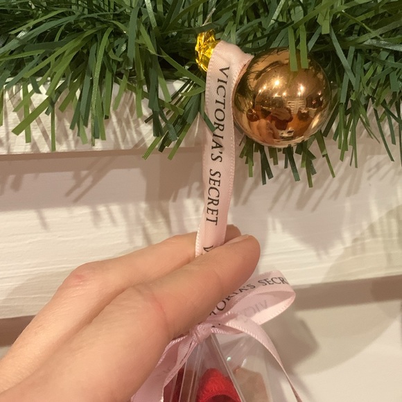 Victoria Secret ornament with thong - Picture 4 of 9